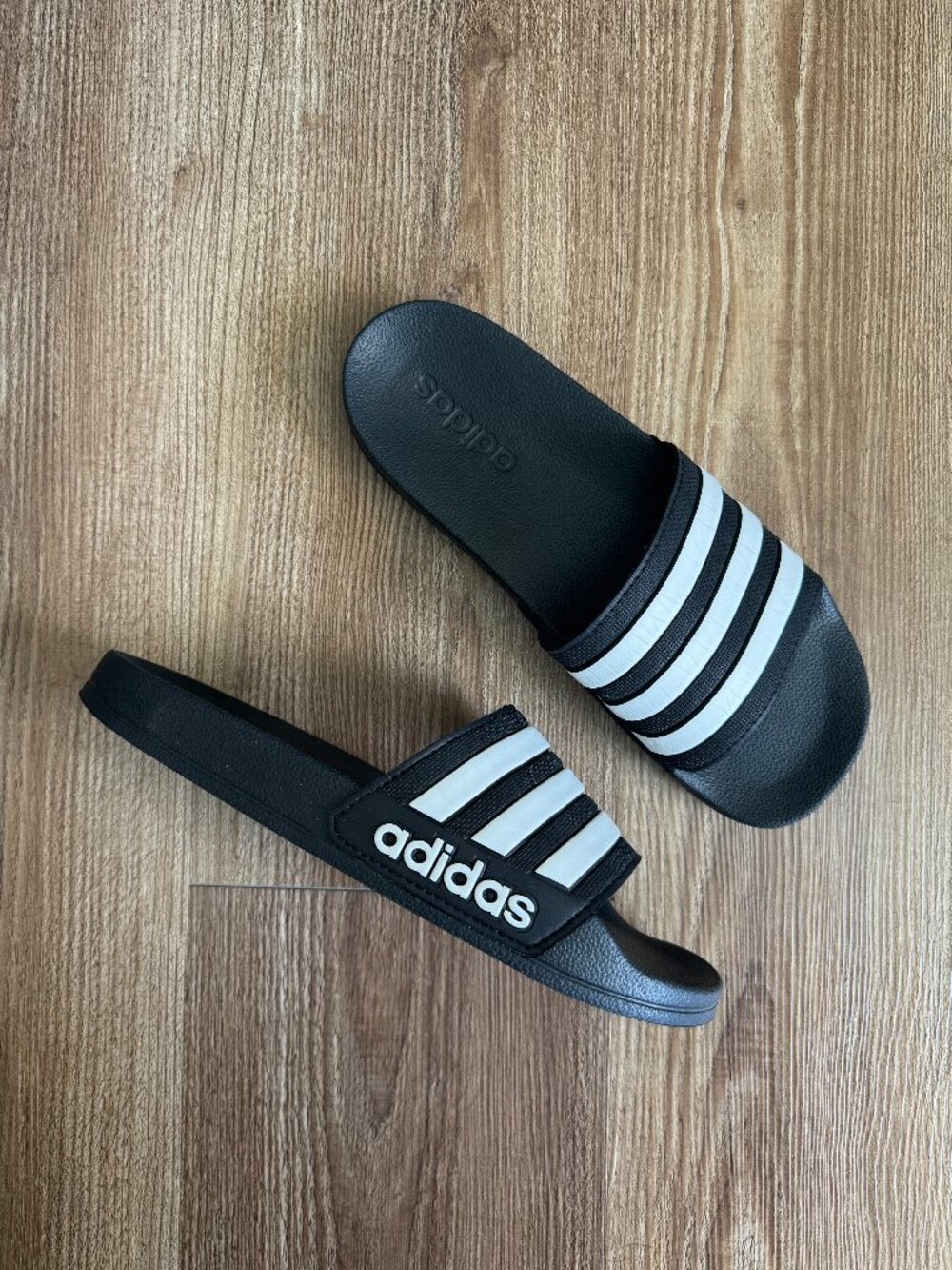 Like New Adidas Black White Kids Striped Sliders Adilette Aqua Sandals - US 6